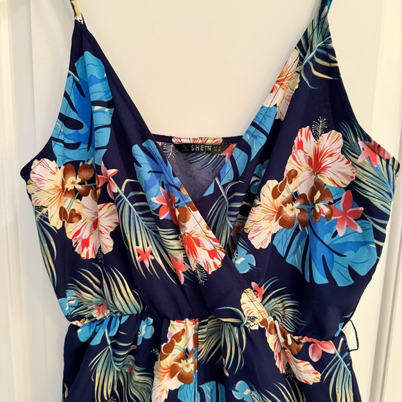 SHEIN. Tropical Printed Jumpsuit. Blue background. Adjustable straps. Si… - Picture 4 of 10